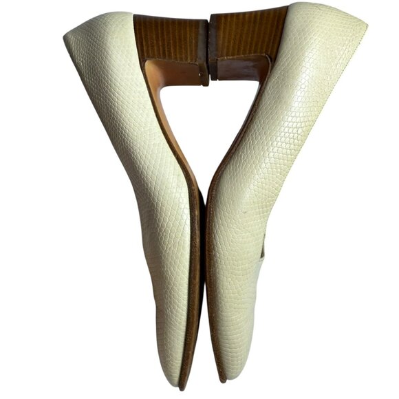 Vintage Salvatore Ferragamo Italy Cream Lizard-Embossed Leather Pumps โ Size 6.5 - Picture 3 of 12